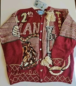 Cárdigan Suéter TAMU Lisa Coufal AGGIES Fútbol ~ Tejido a Mano ~ NUEVO CON ETIQUETA ~ Talla LRG - Imagen 1 de 22
