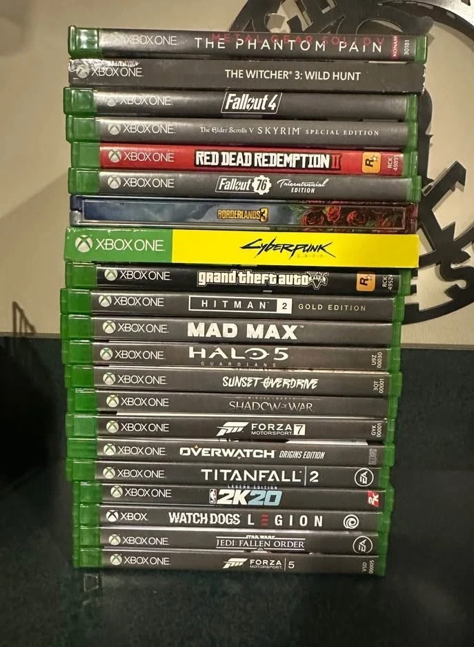 Lote de 21 Videojuegos Microsoft Xbox One Xbox Series X Fallout Cyberpunk GTA 5 Foto 1 de 1