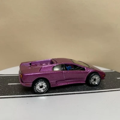 Matchbox Premiere Lamborghini Diablo SE30 мирового класса 30-й фиолетовый/розовый 1:64 почти как новый - Изображение 1 из 4