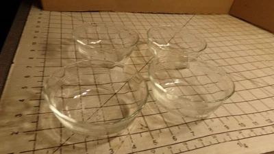 4 -PYREX 464 Custard Cups/Ramekins-10oz-300mi-Scalloped Edge 3 Ring - Image 1 of 4