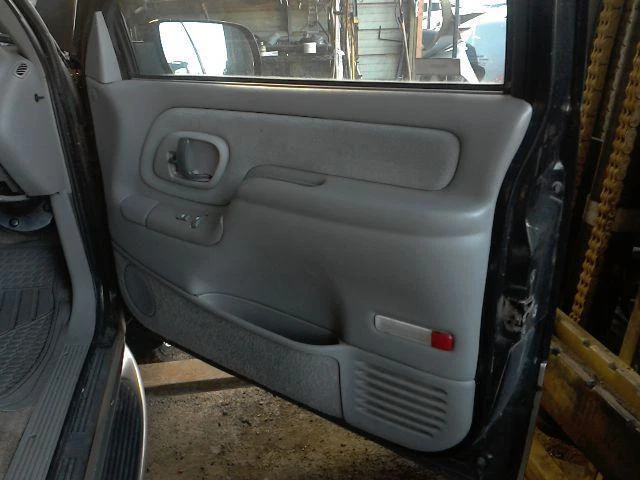 95 96 97 98 99 CHEVY TAHOE Panel de moldura de puerta delantera derecha Rh Foto 1 de 1