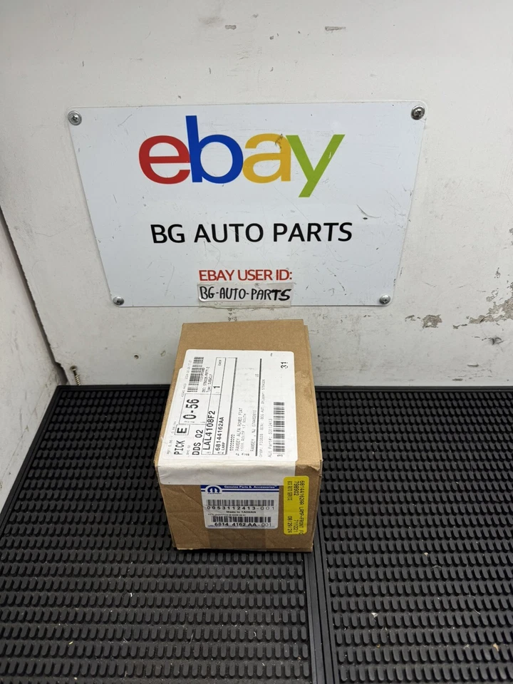 Fiat 500 2012-2019 genuino nuevo Mopar luz antiniebla delantera derecha = izquierda OEM Foto 1 de 4