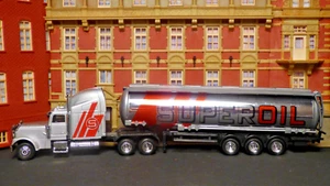 Rarität,1:87, Freightliner FLD 120 Tank-SZ, Super Oil ,Nr. -,-, Sammlung - Picture 1 of 7