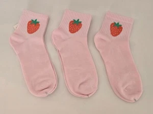 2025 Target Bullseye Pink Strawberry Ankle Socks Adult Women's Shoe Size 9 - 11 - Picture 1 of 2