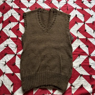 Chaleco tejido a mano verde vintage Cruz Roja? Militar? DEFECTOS COMO ESTÁN LEER Foto 1 de 4