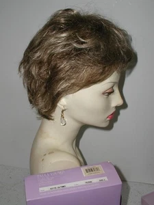 Peluca corta Paula Young rubia ceniza ULTIMO pixie 18/22B estilo AVG A2170 D - Imagen 1 de 7
