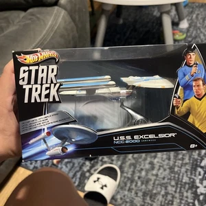 2013 Hot Wheels Star Trek USS Excelsior NCC-2000 NIP - Picture 1 of 6