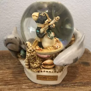 Harmony Kingdom Holding Court II RWCC Club Redemption Pc Snow Globe Mad Murphy - Foto 1 di 9