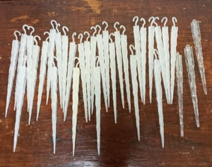 32 Vintage Hartplastik Eiszapfen Weihnachtsschmuck HAKENENDEN schneller Versand - Bild 1 von 8