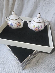 MACKENZIE CHILDS WHITE FLOWER MARKET SALT AND PEPPER TEAPOT - Picture 1 of 6