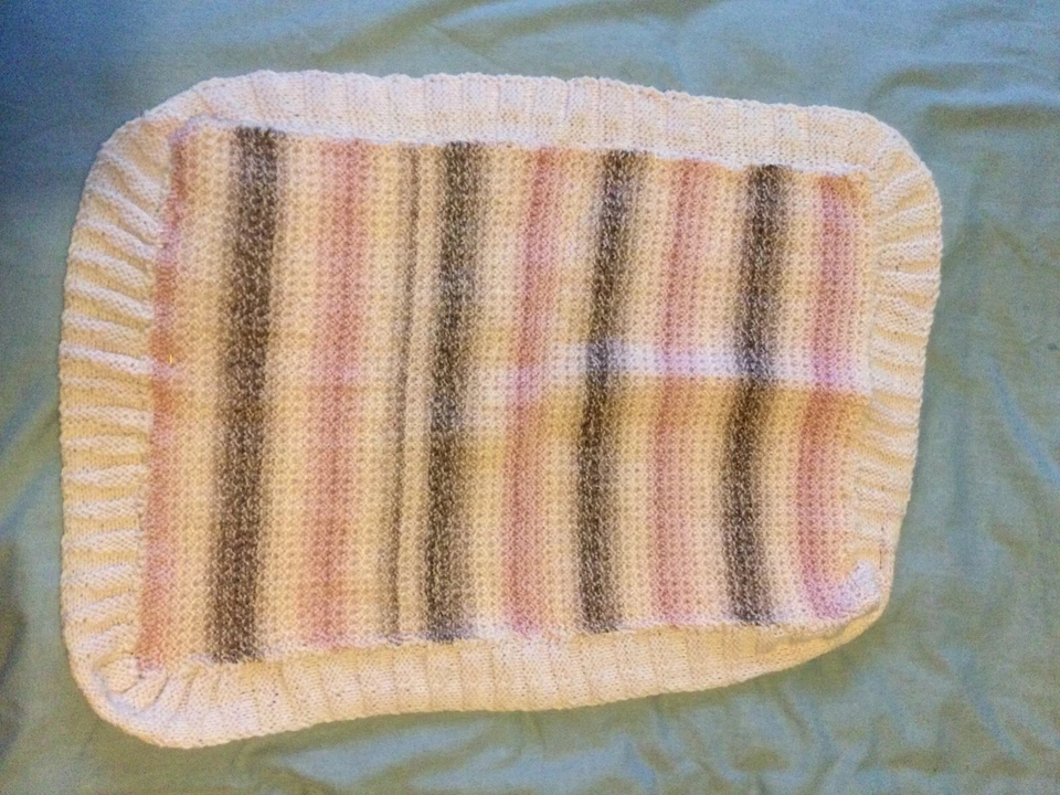 Nueva manta para bebé tejida a mano en tonos lila  Foto 1 de 1