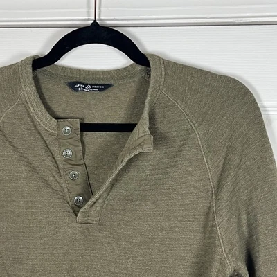 Alpine Design Men’s Olive Green Patterned Henley Sweater 100% Cotton Size Small - Image 1 of 4