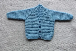 handgestrickte babykleidung - Bild 1 von 1