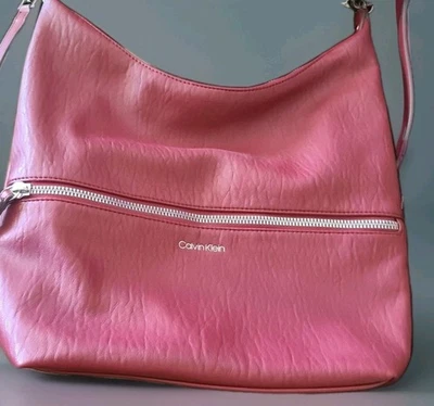 Cartera Hobo Roja Calvin Klein - Nueva con Etiquetas - 2 Correas (Hombro y Bandolera) Foto 1 de 4