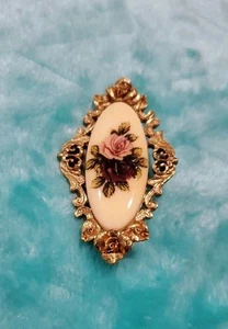 Broche Rosa Porcelana Marca 1928 Tono Dorado Con Flor Porcelana Pintada De Colección - Imagen 1 de 6
