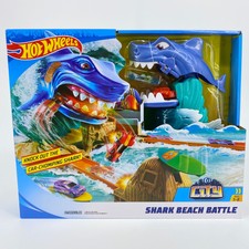 pista de carreras hot wheels playa tiburón con 18 vehículos