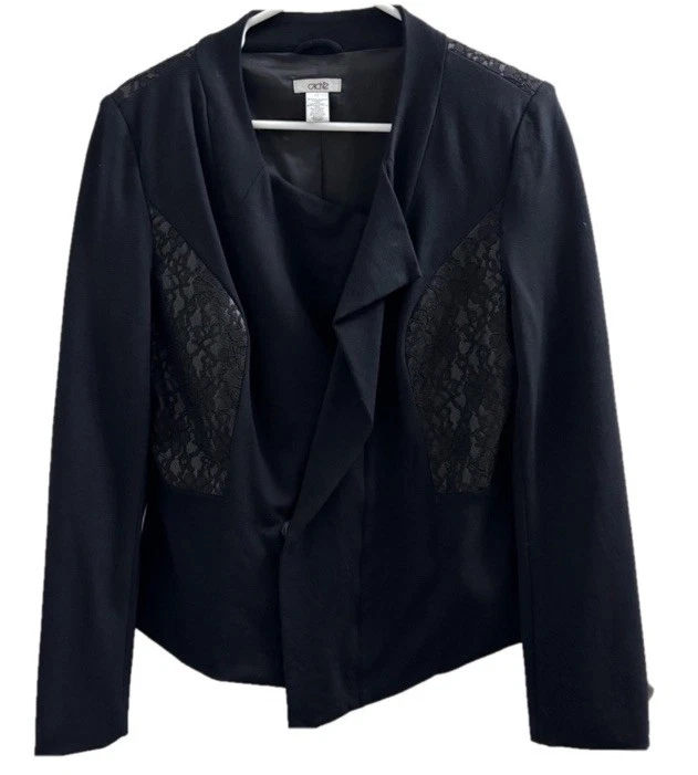 Blazer Cache Negro Asimétrico con EncajeTalla 12 pd  Foto 1 de 4