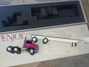 Penjoy Express Mack Magenta Truck &^ Anhänger Sammlerstück Werbemodell NOS - Bild 1 von 5
