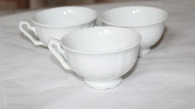 3 tasses à café blanches vintage - Photo 1/4