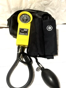 Vtg 1976 Astropulse 10 Electronic Sphygmomanometer Blood Pressure Kit w Case - Picture 1 of 8