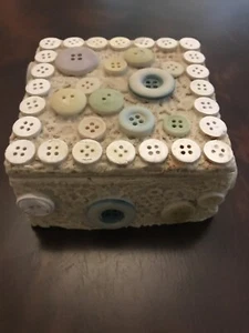 Vintage Button Box ~ Trinket Box ~ Button Collectors ~ Cute! - Picture 1 of 3