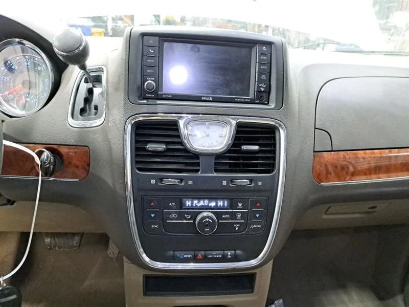 Control de temperatura/calentador/aire acondicionado Town & Country Van Sku #4007477 2015 Foto 1 de 4