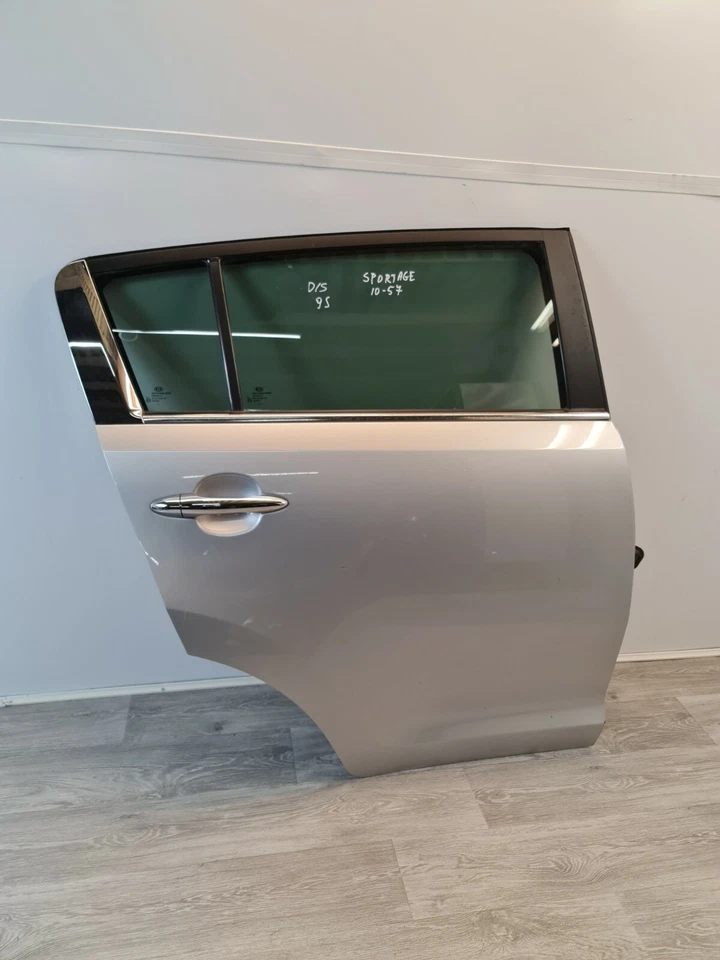 KIA SPORTAGE MK3 2010 2013 COMPLETE REAR DOOR DRIVER SIDE SILVER 9S - Image 1 of 4