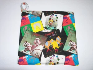 Almohadilla caliente de cocina con estampado de banda de rock clásica Queen NUEVA idea de regalo hecha a mano - Imagen 1 de 3
