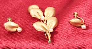 Vintage Leaf and Pearl Brooch Pin and Matching Earrings 1/20 12K G.F. - Bild 1 von 8