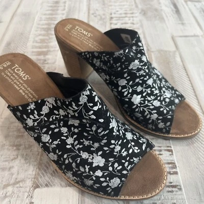 Tacones de mula Toms Mallorca negros blancos florales de gamuza peep-toe talla 8,5 Foto 1 de 4