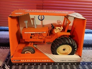Ertl Allis Chalmers Two Twenty 1/16 Diecast Farm Tractor Replica Collectible - Picture 1 of 6