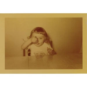 Vintage Photo Little Girl Eating Food Snapshot Black and White Kodak 1950s Cute - Picture 1 of 4