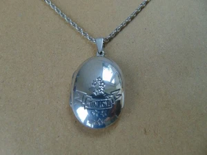LOVELY STERLING SILVER OVAL " WITH LOVE " LOCKET & CHAIN - Picture 1 of 8