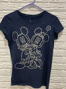 Camiseta Original Auténtica Parques Disney. Abrazos de Mickey y Minnie. Mujer’s Small - Imagen 1 de 4