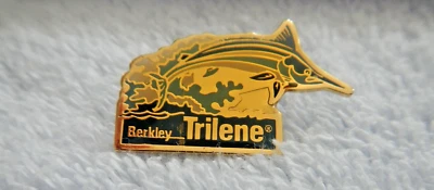SOMBRERO DE PESCA VINTAGE / PIN DE SOLAPA - BERKLEY TRILENE - PEZ VELA - HERMOSO PIN Foto 1 de 4