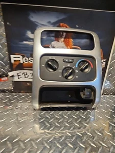 2004-2007 TEMPERATURE CONTROLS Liberty with bezel IBIC300204 932211 EB3 - Picture 1 of 4