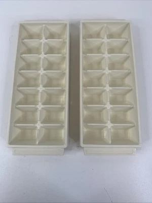 Lote De Colección De 2 Bandeja De Cubitos De Hielo Apilable Plástico Blanco. Foto 1 de 4