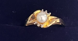 10K Yellow Gold White Pearl and 6 Diamond Ring 2.11 grams Size 7 by GEM-ART - Picture 1 of 12