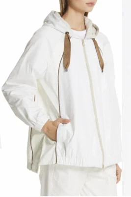 Jaqueta de tafetá com capuz Brunello Cucinelli Monili e acabamento acetinado US$ 3895, tamanho 6, IT 42 - Imagem 1 de 4