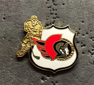 Ottawa Senators Shield with Player NHL Hockey Pin - Imagen 1 de 1