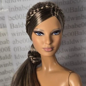 G15~ MUÑECA DE MODA MUSA MODELO LOUBOUTIN ETIQUETA DORADA BARBIE DESNUDA HERVE LEGER 4 ÚNICA EN SU CLASE - Imagen 1 de 8