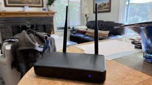 Amped Wireless SR10000 High Power Wireless-N 600mW Range Extender & Smart Repeat - Picture 1 of 4
