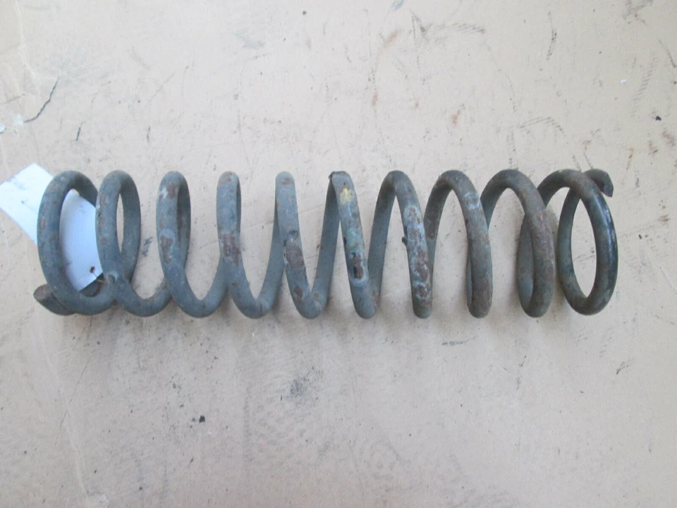 Muelle delantero Mercedes-Benz W201 190D A201321 reconocimiento de color 1x amarillo 1x verde usado Foto 1 de 1