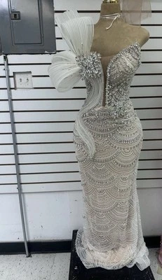 ¡Vestido de novia de cristal de Dubai! Vestido romántico con cuentas pesadas Foto 1 de 4
