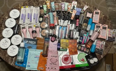 Paquete de 30 piezas de maquillaje y cuidado de la piel MISTERIO belleza - ¡Bath&Body Works, Dove y más! Foto 1 de 4