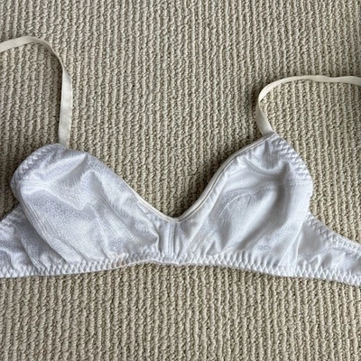 Sutiã delicado vintage Sears 34A sem fio cetim - Imagem 1 de 4