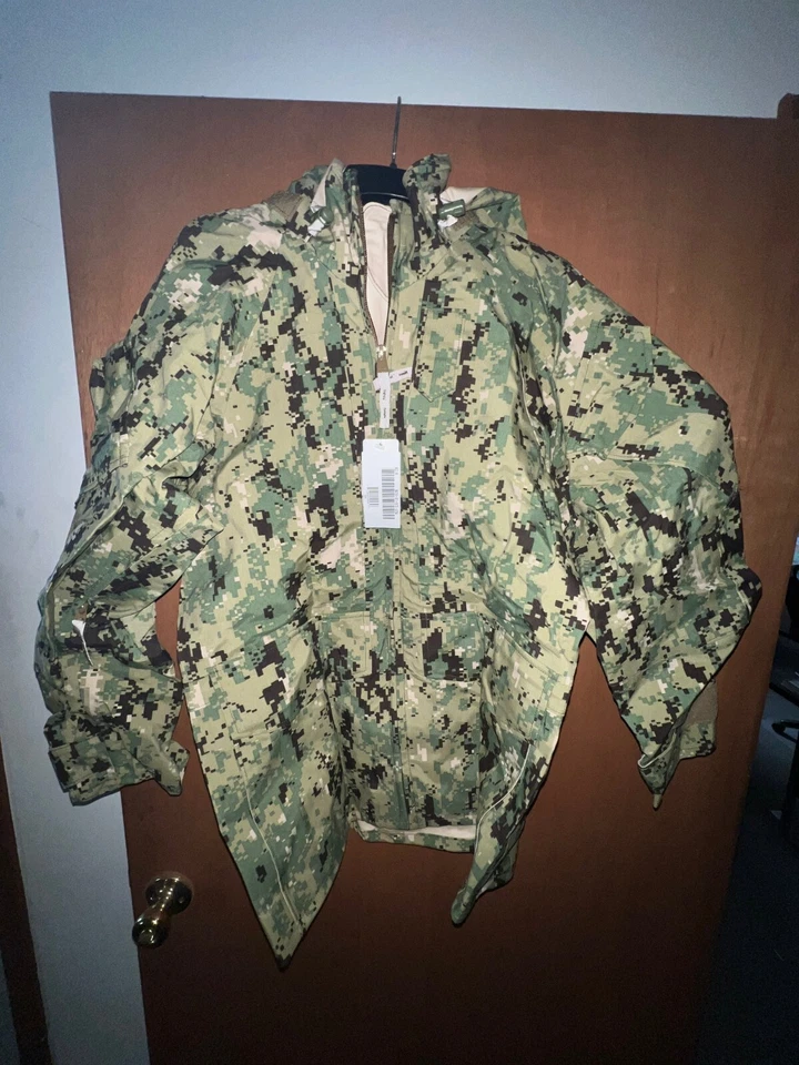 US Navy Wet/Cold Weather NWU Type III AOR2 Parka Jacket NEW - Image 1 of 4