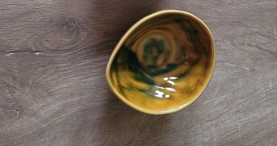 Vintage Achill Island Irish potteryx1 bowls - Image 1 of 1