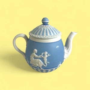 Small 18th Century Wedgwood Blue Jasperware Teapot - Picture 1 of 11