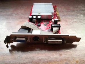 Scheda grafica MSI GeForce FX5200 AGP 8x 128MB VGA D-Sub e DVI. Rarissima - Picture 1 of 3